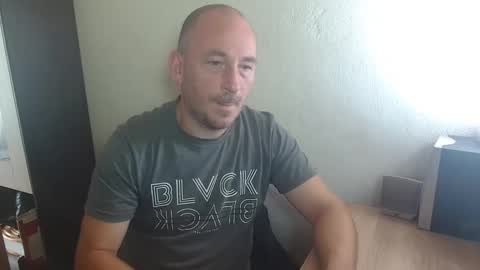 Snapshot of johanbarker chatting on 09/30/25, 10:42 Johan online show from 09/30/25, 10:42