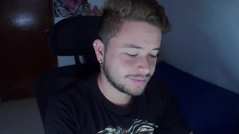 Snapshot of johanleonsweetboy chatting on 11/14/25, 01:10 JOHAN independient model online show from 11/14/25, 01:10