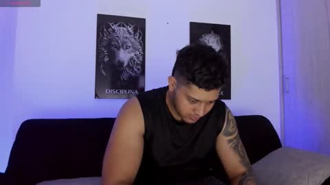 Snapshot of johansmith__ chatting on 10/31/25, 12:33 Johan Smith online show from 10/31/25, 12:33