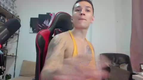 Snapshot of john_s117 chatting on 11/11/25, 01:27 JOHN online show from 11/11/25, 01:27