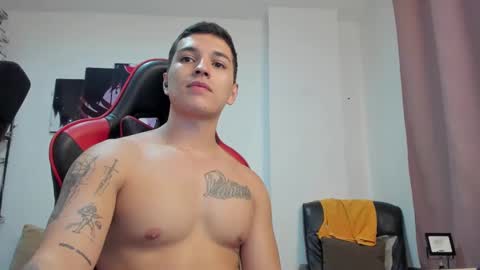 Snapshot of john_s117 chatting on 11/21/25, 01:59 JOHN online show from 11/21/25, 01:59