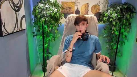 Snapshot of john_weasley chatting on 10/17/25, 06:27 John online show from 10/17/25, 06:27