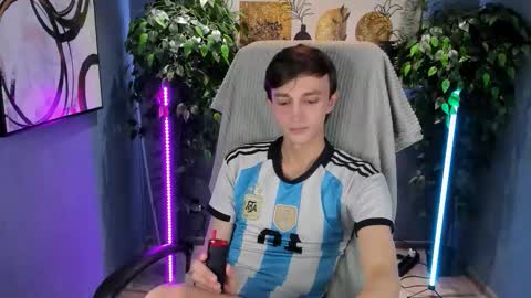 Snapshot of john_weasley chatting on 10/18/25, 06:05 John online show from 10/18/25, 06:05