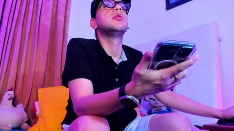 Snapshot of john_white69 chatting on 12/15/25, 01:10 John online show from 12/15/25, 01:10