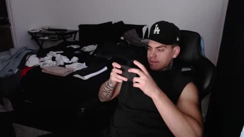 Snapshot of johnafterdark chatting on 12/17/25, 04:24 JAXX online show from 12/17/25, 04:24