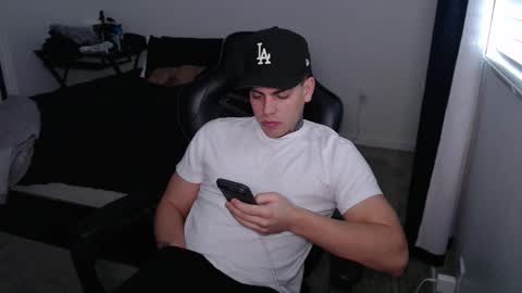 Snapshot of johnafterdark chatting on 01/08/26, 05:04 JAXX online show from 01/08/26, 05:04