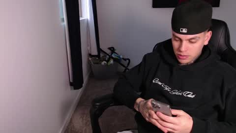 Snapshot of johnafterdark chatting on 02/01/26, 12:42 JAXX online show from 02/01/26, 12:42
