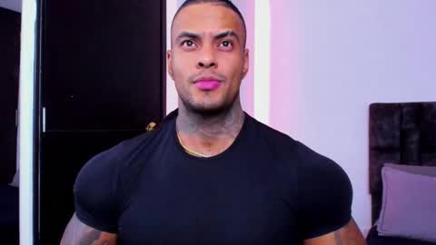 Snapshot of johnbelt_ chatting on 11/19/25, 09:26 john belt online show from 11/19/25, 09:26