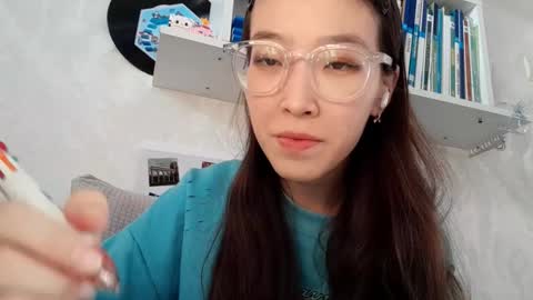 Snapshot of johnmerli chatting on 11/25/25, 09:53 Molly online show from 11/25/25, 09:53