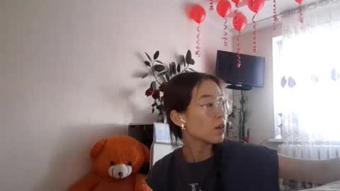 Snapshot of johnmerli chatting on 11/27/25, 08:49 Molly online show from 11/27/25, 08:49