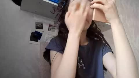 Snapshot of johnmerli chatting on 11/30/25, 03:10 Molly online show from 11/30/25, 03:10