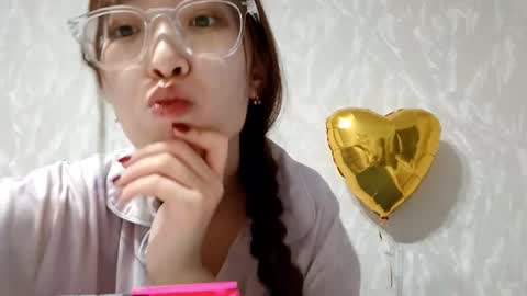 Snapshot of johnmerli chatting on 12/17/25, 02:34 Molly online show from 12/17/25, 02:34