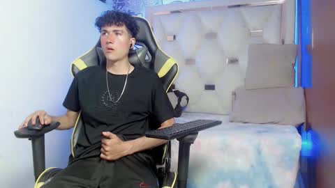 johnny_cagee online show from 11/08/25, 06:46