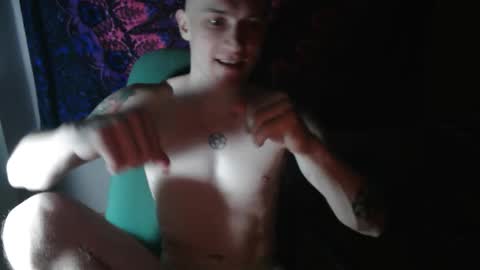 Snapshot of johnny_positive chatting on 10/04/25, 06:39 Johnny online show from 10/04/25, 06:39