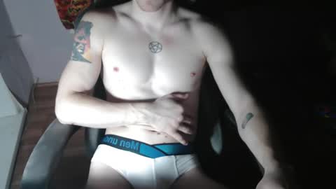 Snapshot of johnny_positive chatting on 10/27/25, 04:11 Johnny online show from 10/27/25, 04:11