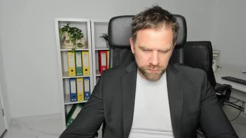 johnnydough82 online show from 12/18/24, 04:09