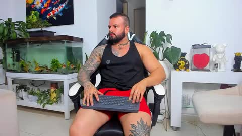 Snapshot of johnnygrayson_ chatting on 10/20/25, 12:55 JOHNNY online show from 10/20/25, 12:55