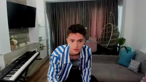 Snapshot of johnnyk8 chatting on 06/15/26, 07:32 Johnny k. online show from 06/15/26, 07:32