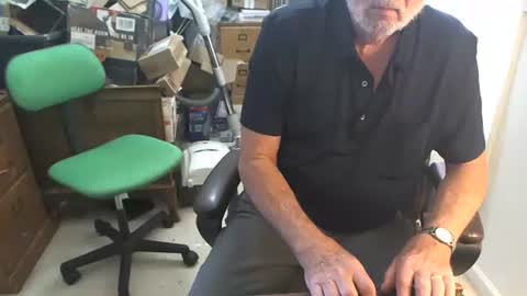 johnnys110153 online show from 11/01/25, 05:37