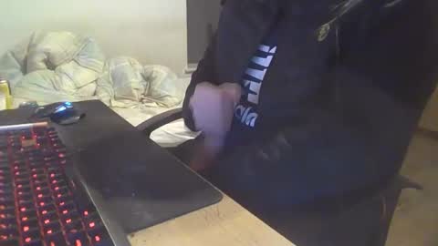 Snapshot of johnot1998 chatting on 11/01/25, 01:07 johnot1998 online show from 11/01/25, 01:07