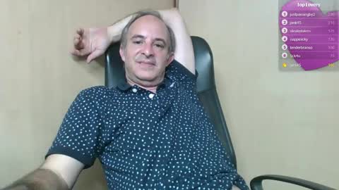 Snapshot of johnq_23 chatting on 12/13/24, 04:16 John online show from 12/13/24, 04:16