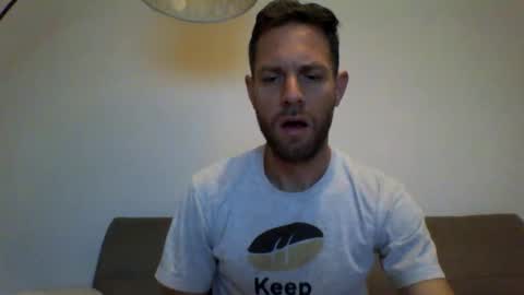 Snapshot of jojo19844 chatting on 10/16/25, 04:46 jojo19844 online show from 10/16/25, 04:46