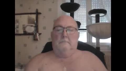 Snapshot of jojo60000529566 chatting on 12/17/24, 10:23 jojo60000529566 online show from 12/17/24, 10:23