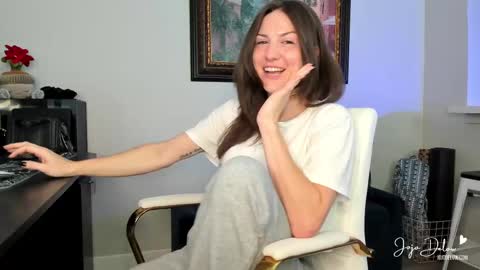 Snapshot of jojodelow chatting on 02/25/25, 08:41 online show from 02/25/25, 08:41