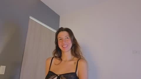 Snapshot of jolie_lov chatting on 09/11/25, 01:22 jolie_lov online show from 09/11/25, 01:22
