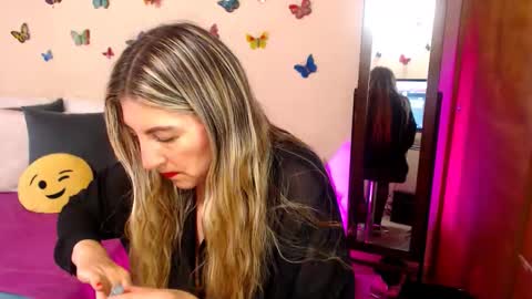 Jolie Mature online show from 11/20/25, 08:41