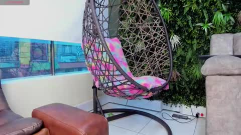 Jolie online show from 11/12/25, 09:03