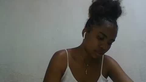 Snapshot of joliedonnue chatting on 12/14/25, 03:17 joliedonnue online show from 12/14/25, 03:17