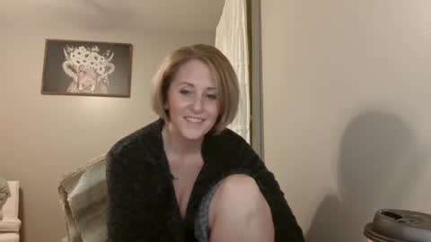 Snapshot of joliexx41 chatting on 02/06/25, 02:44 Jolie online show from 02/06/25, 02:44