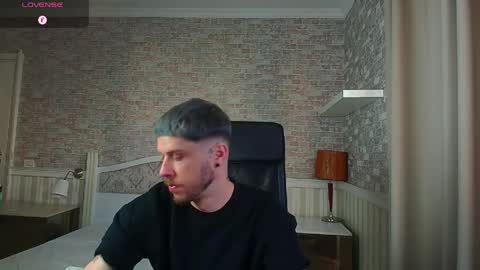 Snapshot of jonahshaw chatting on 06/05/26, 04:19 JonahShaw online show from 06/05/26, 04:19