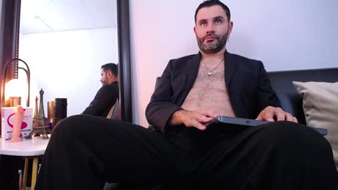  JONAS BEARD  online show from 12/02/24, 07:05