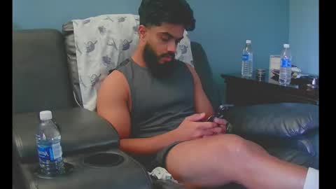 Snapshot of jonathanliyaz1 chatting on 09/16/25, 06:53 royjon online show from 09/16/25, 06:53
