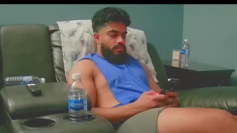 Snapshot of jonathanliyaz1 chatting on 09/19/25, 12:23 royjon online show from 09/19/25, 12:23