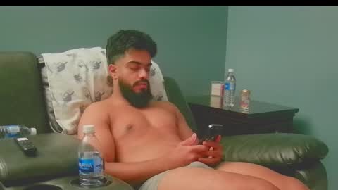 Snapshot of jonathanliyaz1 chatting on 09/19/25, 03:02 royjon online show from 09/19/25, 03:02