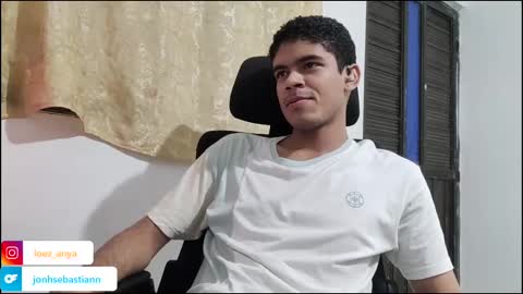 Snapshot of jonhsebastiann chatting on 09/30/25, 06:29 John online show from 09/30/25, 06:29