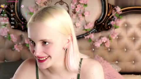 Snapshot of jonnienita chatting on 04/08/26, 11:10 Alice online show from 04/08/26, 11:10