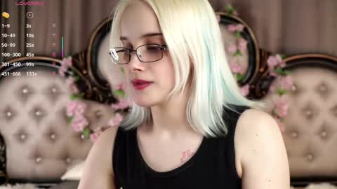 Snapshot of jonnienita chatting on 04/30/26, 11:16 Alice online show from 04/30/26, 11:16