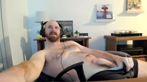 Snapshot of jonnlulz chatting on 12/11/24, 12:33 Jon online show from 12/11/24, 12:33