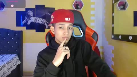 Snapshot of jose_sexycumm chatting on 11/02/25, 08:33 jose_sexycumm online show from 11/02/25, 08:33