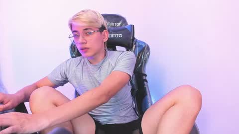 Snapshot of joseph_brown_ chatting on 01/03/25, 03:33 JOSEPH BROWN online show from 01/03/25, 03:33