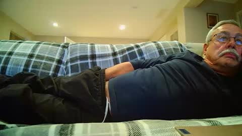 josephgr2021 online show from 12/05/25, 02:09