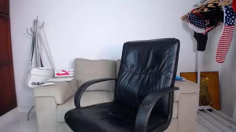 josezaens_ online show from 10/23/25, 08:24