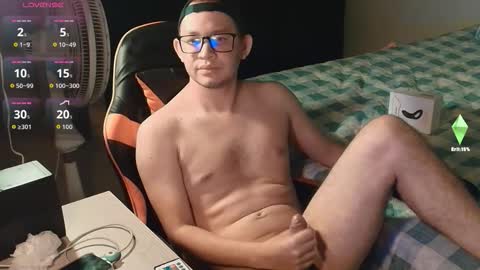 Snapshot of josh_18cm chatting on 10/23/25, 09:52 josh_18cm online show from 10/23/25, 09:52