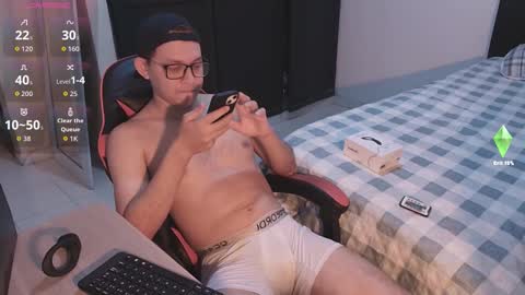 Snapshot of josh_18cm chatting on 10/25/25, 10:45 josh_18cm online show from 10/25/25, 10:45
