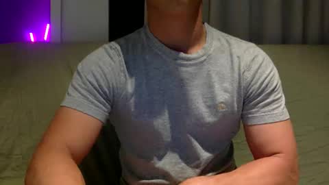 Snapshot of joshasian0713 chatting on 11/28/25, 10:29 joshasian0713 online show from 11/28/25, 10:29