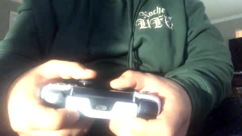 Snapshot of josman23 chatting on 10/22/25, 02:28 josman23 online show from 10/22/25, 02:28